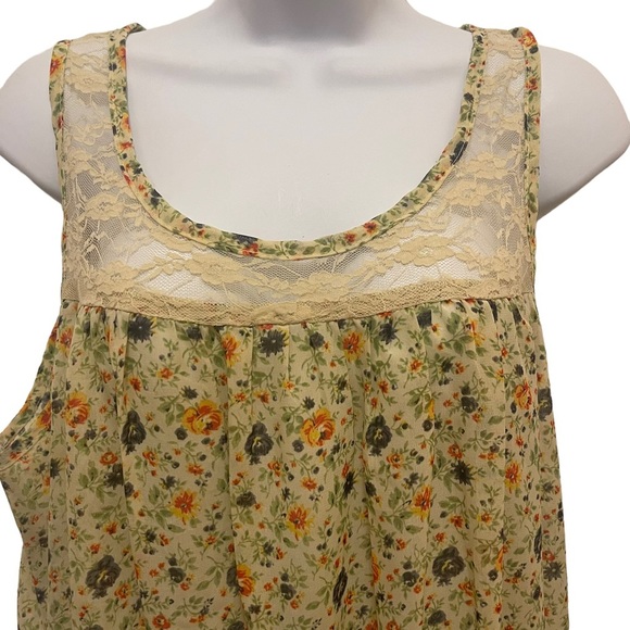 Lilly Lou Floral Designed Top Size Large - Picture 3 of 8